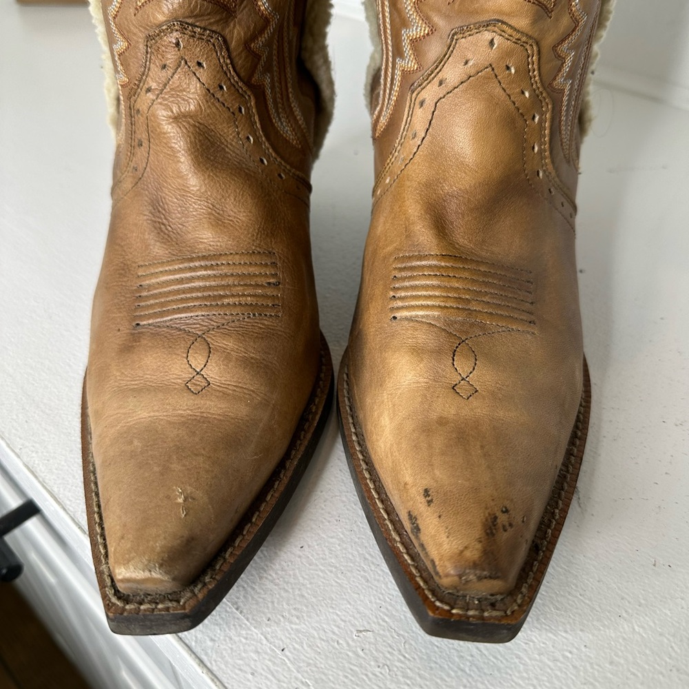 **SOLD**Ariat Women's 8.5B Shearling-Lined Western Boots Tan Leather - Picture 3 of 9